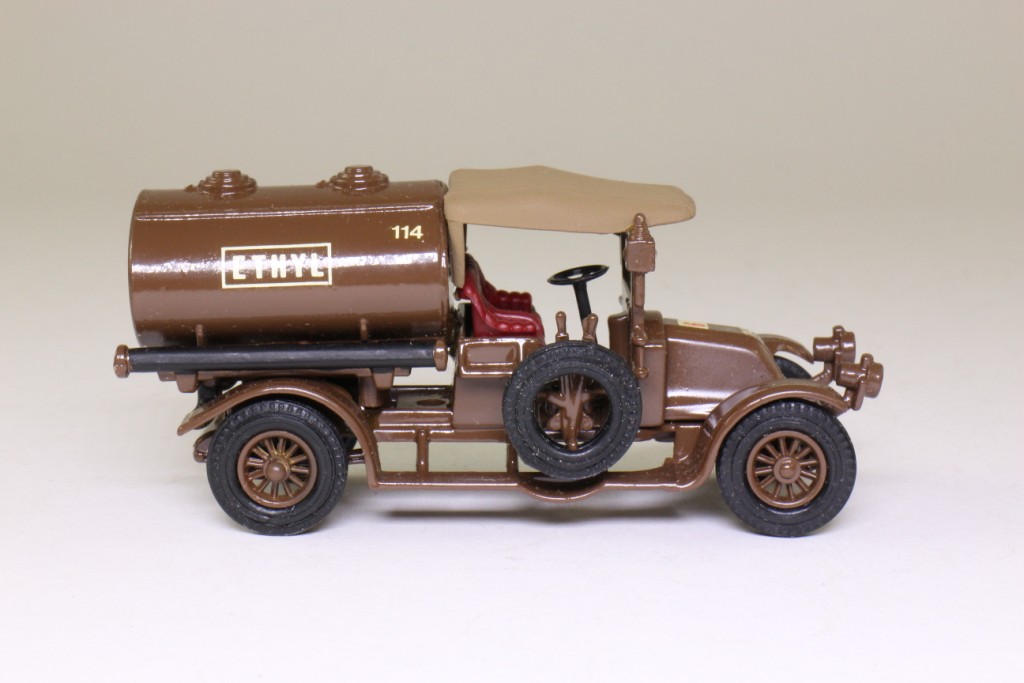 AC82; French Army Tanker; 1910 Renault Type AG Van